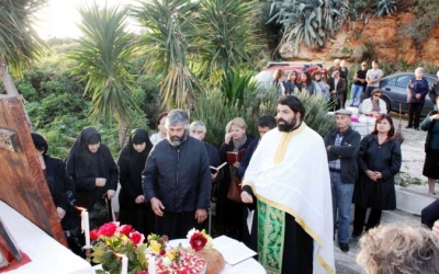 Ο υπαίθριος εσπερινός των Εισοδίων της Μισοσπορίτισσας στα ερείπια του παλιού μοναστηριού της Κυρίας των Αγγέλων (εικόνες)