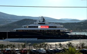 Στο Αργοστόλι το DRIZZLE των 300 εκατ. δολαρίων – Η θαλαμηγός του ιδιοκτήτη των ZARA εντυπωσιάζει