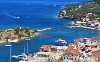 Το μικρό, γραφικό και κοσμοπολίτικο νησί του Ιονίου, που είναι ησυχαστήριο για την ελληνική showbiz! (εικόνες)