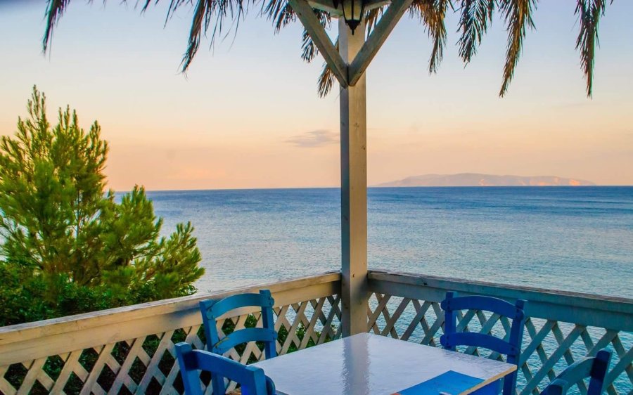 Ελληνική βραδιά με ζωντανή μουσική στο "Sunset Pessada"