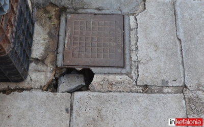 ''Παγίδες'' πεζών τα πεζοδρόμια του Αργοστολίου (εικόνες)