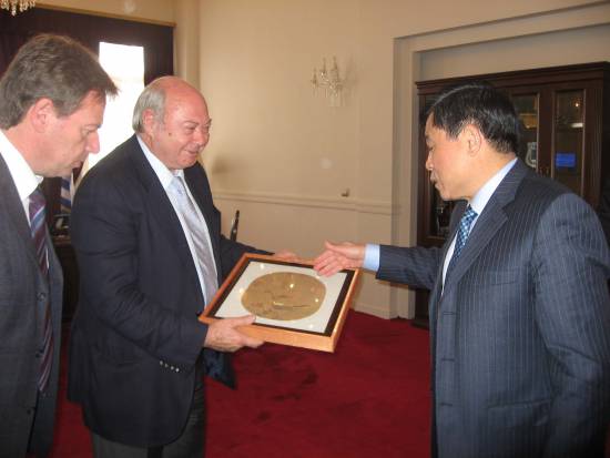 Επίσκεψη του Πρέσβη της Κίνας στο Δημαρχείο Κεφαλονιάς   