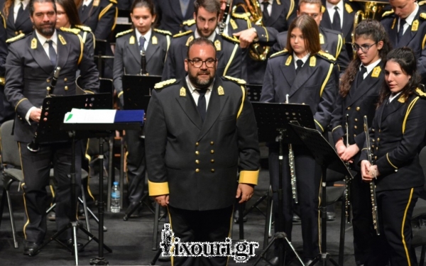 Ιωσήφ Λουκέρης: "Φιλαρμονική Δεύρο έξω..."