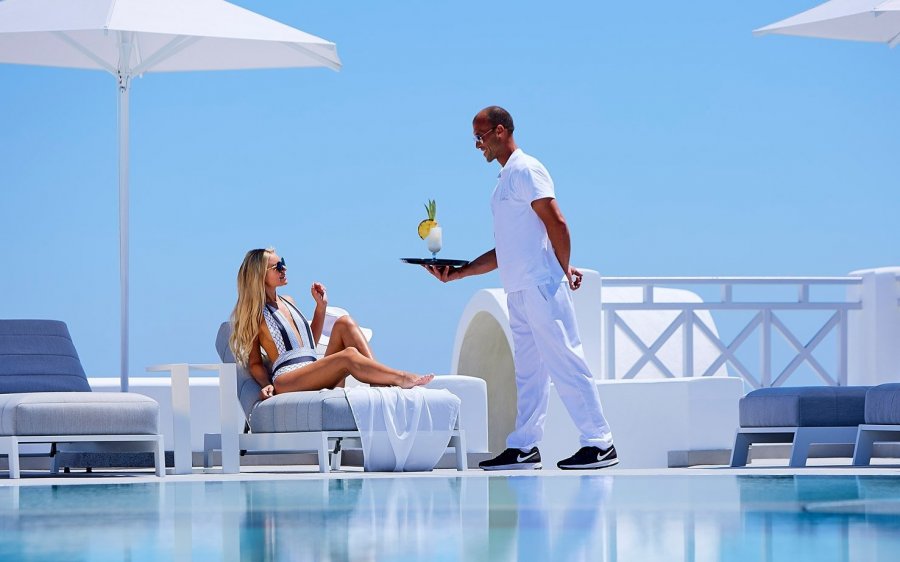 Ζητείται νέος - νέα για pool bar στον Κατελειό