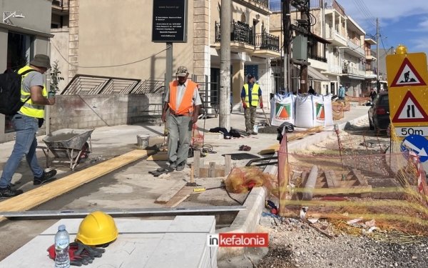 Συνεχίζεται με ενισχύσεις το έργο ανάπλασης στην παραλιακή Αργοστολίου