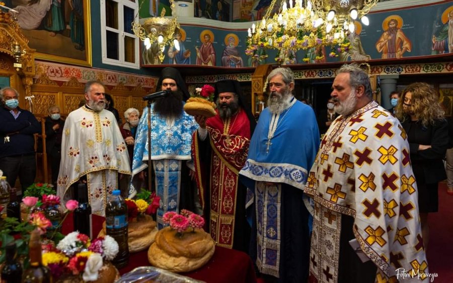 Πανηγυρικός εσπερινός στον ιερό ναό Παμμέγιστων Ταξιαρχών στα Βαλσαμάτα (εικόνες)
