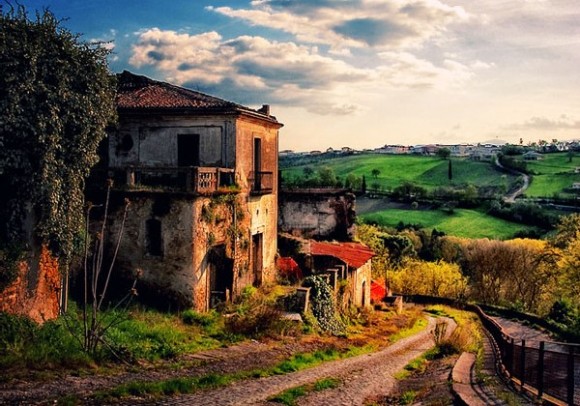 Φωτογραφική περιήγηση σε μια πανέμορφη πόλη-φάντασμα της Ιταλίας!
