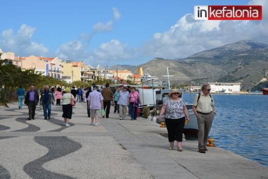 Οι πρώτες βόλτες των τουριστών στο Αργοστόλι