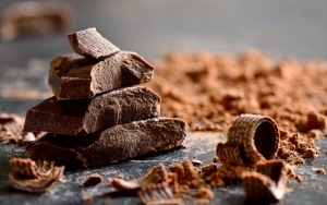 Φάτε μαύρη σοκολάτα για να δείτε άσπρη μέρα!