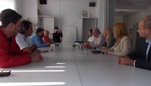 Συνάντηση Τέρενς Κουίκ με τον πρόεδρο του Επιμελητηρίου Θεόφιλο Μιχαλάτο και φορείς