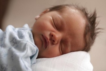 Tα προτερήματα του φυσιολογικού τοκετού αποκτούν τα μωρά που γεννήθηκαν με καισαρική