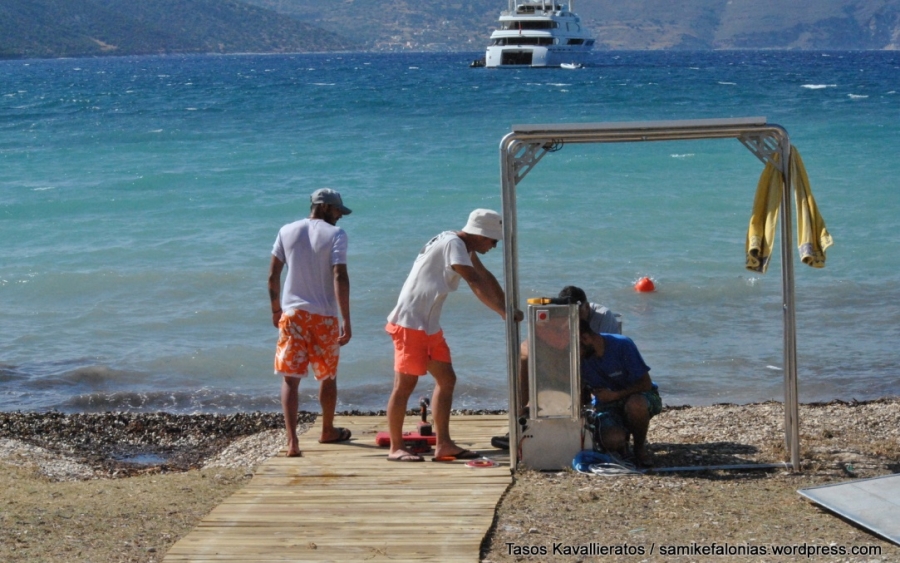 Σάμη: Τοποθέτηθηκε ράμπα αυτόνομης πρόσβασης ΑΜΕΑ στη θάλασσα (εικόνες)