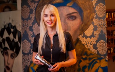 Simay Kislaoglu: Αγκαλιάζοντας τη Δημιουργικότητα και τη Στωική Σοφία