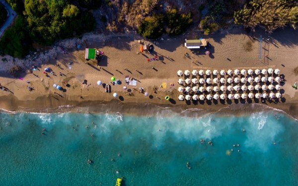 Οι 10 Πιο Κατάλληλες Παραλίες της Κεφαλονιάς για Οικογένειες με Παιδιά