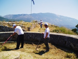 &quot;Κόψαμε τα χόρτα στο Κάστρο του Αγίου Γεωργίου, με πρωτοβουλία του Green Key&quot; (εικόνες)
