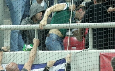 Το σοκαριστικό βίντεο με τον ξυλοδαρμό οπαδού στον αγώνα της Εθνικής