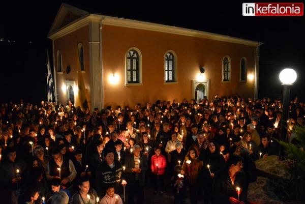 Ι.Μ. Αγ. Ανδρέα Περατάτων: Εκατοντάδες πιστοί στην Αναστάσιμη ακολουθία (εικόνες + video)