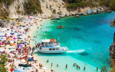 Πρωτοφανής Κίνηση στη Λευκάδα: Επιβολή Εισιτηρίου 10 Ευρώ για την Πρόσβαση σε Δημοφιλή Παραλία