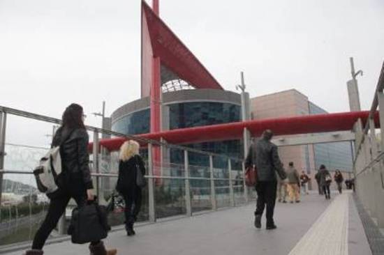 Παράνομο το Mall - «Παράθυρο» για τη λειτουργία του