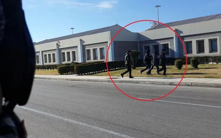 Επτά αλλοδαποί εισέβαλαν σε πλοίο της γραμμής Πάτρα Ιταλία - Απείλησαν να κάψουν τον καπετάνιο με φωτοβολίδα