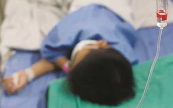 Πάτρα: Προσπάθεια αποσωλήνωσης του 3χρονου που υπέστη θερμικό έγκαυμα από φωτιά στο σπίτι της οικογένειας