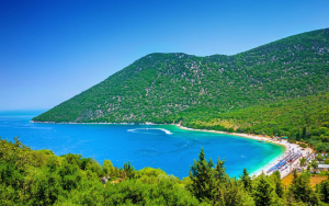 Με 15 &quot;Γαλάζιες Σημαίες&quot; φέτος η Κεφαλονιά - Όλη η λίστα