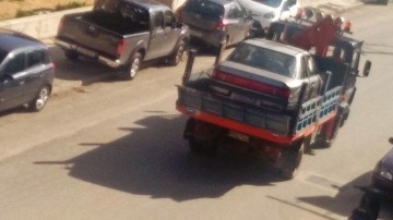 «Σηκώνονται» τα εγκαταλελειμμένα οχήματα από τους δρόμους του Αργοστολίου