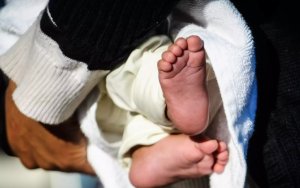 Ανείπωτη τραγωδία στην Βέροια: Μητέρα πέταξε το 11 μηνών βρέφος στο φράγμα του Αλιάκμονα (Ανανεωμένο)
