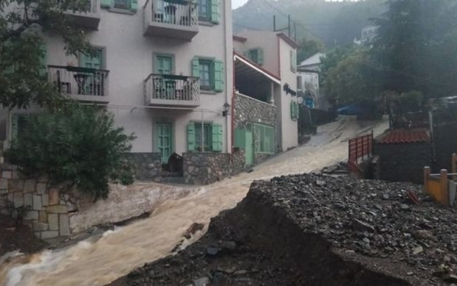 Βιβλική καταστροφή στη Σαμοθράκη: Κομμένοι δρόμοι. Μεγάλες ζημιές σε κτίρια