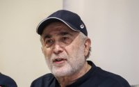 Λάκης Λαζόπουλος: 200 γέροι κουμαντάρουν ολόκληρη χώρα σήμερα, θα τρελαθώ