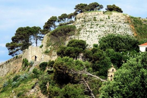 "Πίσσα-σκοτάδι" κάθε βράδυ στο Κάστρο Αγίου Γεωργίου