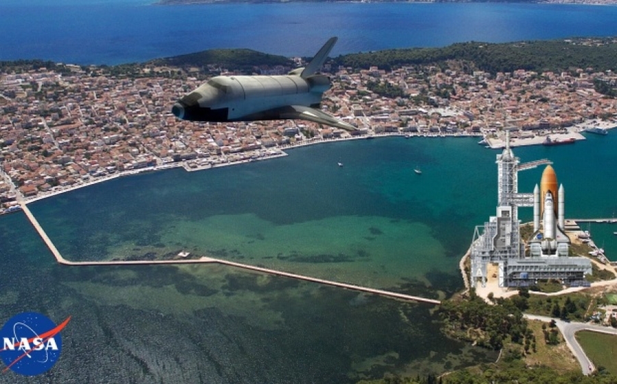 Τη μακέτα της πλατφόρμας εκτόξευσης πυραύλων παρουσίασε σήμερα σε δημοσιογράφους ο Α. Παρίσης