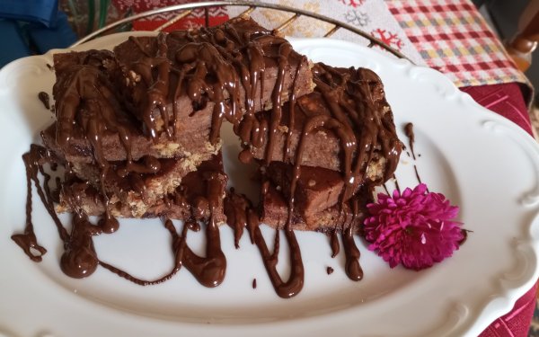 Σοκολατένια Brownies χωρίς ζάχαρη με μπανάνα και φυστικοβούτυρο από την Σία Λαδά