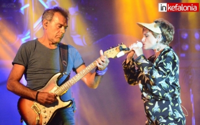 "Μάγεψε" η Ελεωνόρα Ζουγανέλη στο Ληξούρι! (εικόνες)