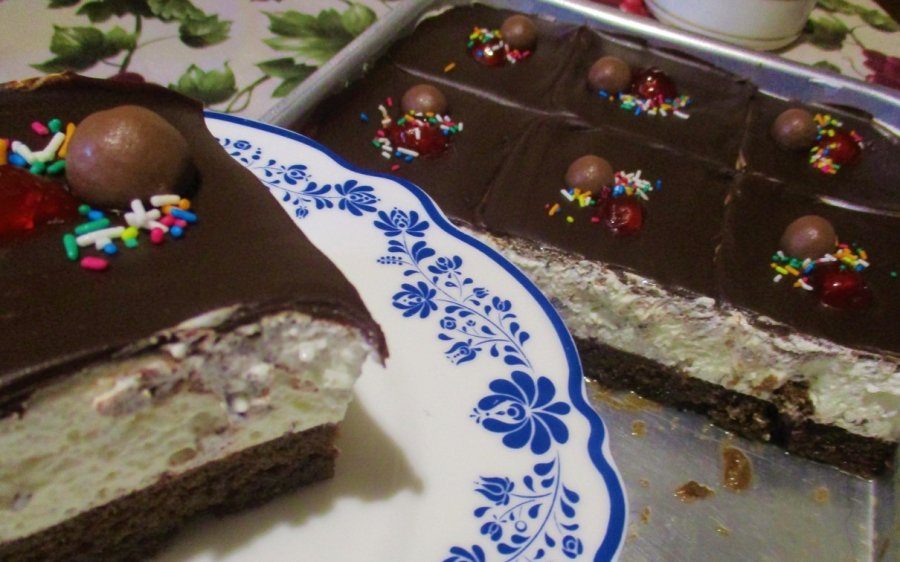 Θεϊκή πάστα ταψιού στρατσιατέλα με γκανάς (ganache) σοκολάτας από την Σία Λαδά