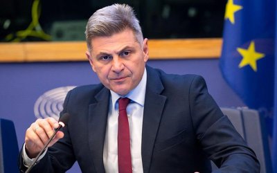 Ο Φαραντούρης ζητά πράξεις εθνικής κυριαρχίας πριν οποιοδήποτε διάλογο