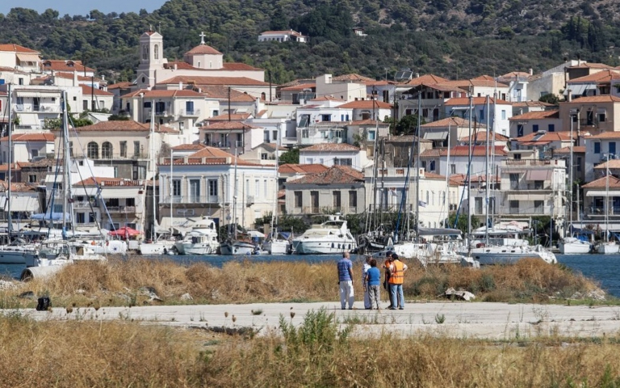 «Μίνι» lockdown στον Πόρο (Τροιζηνίας) - Ανησυχία στα νοσοκομεία, κρίσιμο το Σαββατοκύριακο