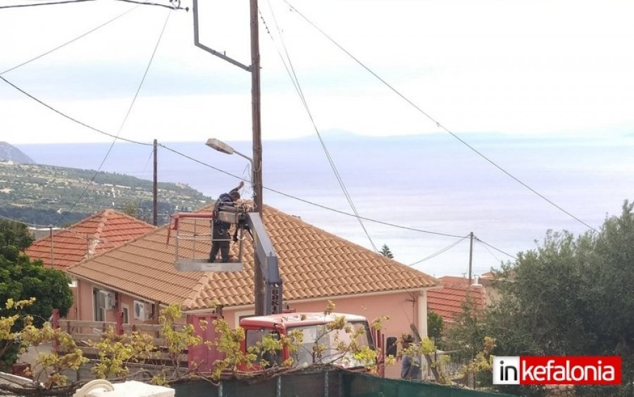 Δήμος Αργοστολίου: Στολίζονται για τα Χριστούγεννα και τα χωριά! (εικόνες)