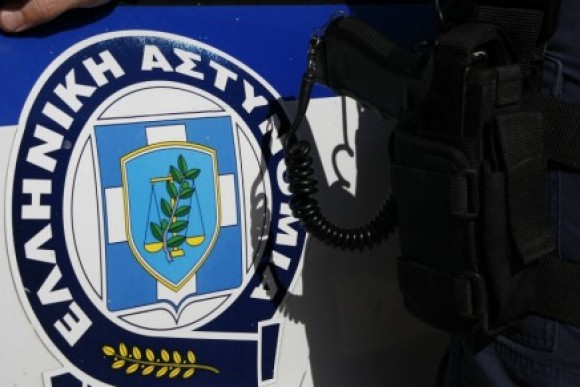 Υπόθεση φρίκης - Τον σκότωσε με μαχαίρι σε νεκροταφείο γιατί βίαζε τις δύο αδελφές της και την ανάγκαζε να εκδίδεται για να αγοράζει ναρκωτικά