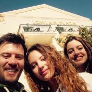 Λάμπης Λιβιεράτος: Πρωτοχρονιά με τις πανέμορφες κόρες του στην Κεφαλονιά!
