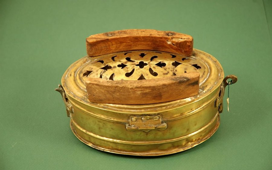 Κοργιαλένειο Μουσείο - Το έκθεμα του Νοεμβρίου: Αντικείμενα τα οποία χρησιμοποιούνταν ως θερμάστρες