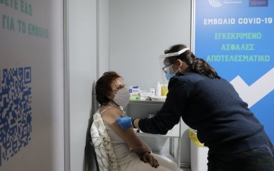 Κορονοϊός: Τα μπόνους στους εμβολιασμένους που μελετά η κυβέρνηση