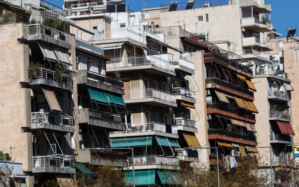 Ενοίκια: Στο ίδιο σπίτι με τους γονείς μέχρι τα 35 έτη - Γιατί είναι απρόσιτη η κατοικία στην Ελλάδα
