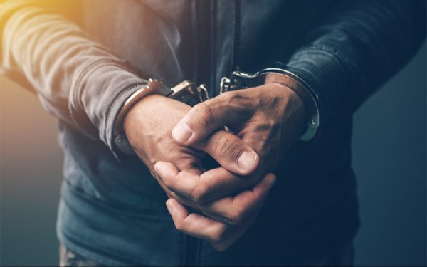 ΣΑΜΗ: Σύλληψη ιδιοκτήτη και δυο υπαλλήλων καταστήματος υγειονομικού ενδιαφέροντος