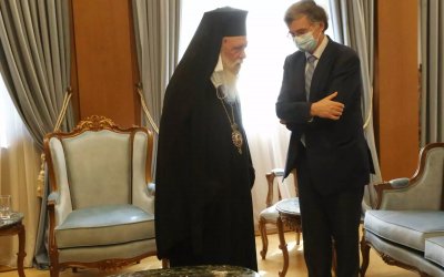 «Ελεύθερη επιλογή ο εμβολιασμός» αποφάσισε η Ιερά Σύνοδος