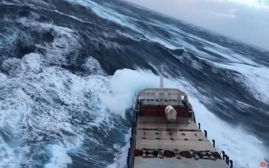 Συγκλονιστικό βίντεο με 15 περιπτώσεις πλοίων που έπεσαν σε σφοδρή κακοκαιρία