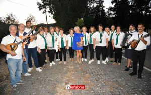 Μελωδική περατζάδα στα Ομαλά με φόντο την πανσέληνο