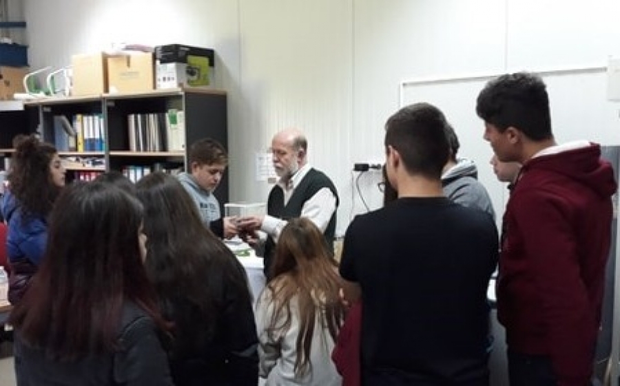 Οι μαθητές Β' και Γ Τάξης του Γυμνασίου Κεραμειών επισκέφτηκαν τοπικές επιχειρήσεις και φορείς που εδρεύουν στο Αργοστόλι