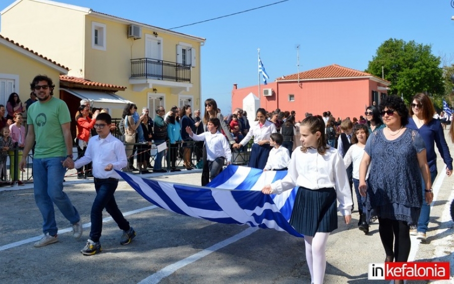 Η παρέλαση της 25ης Μαρτίου στις Κεραμειές (εικόνες)