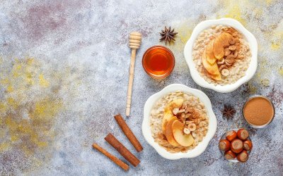 Υγιεινό porridge με βρώμη και μέλι: Θρεπτικό και νόστιμο πρωινό